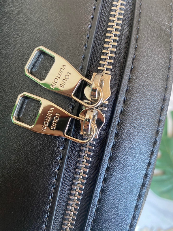 ルイヴィトンバッグ素材ディテール